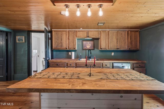 2833 East Oakland Avenue, Johnson City, TN 37601