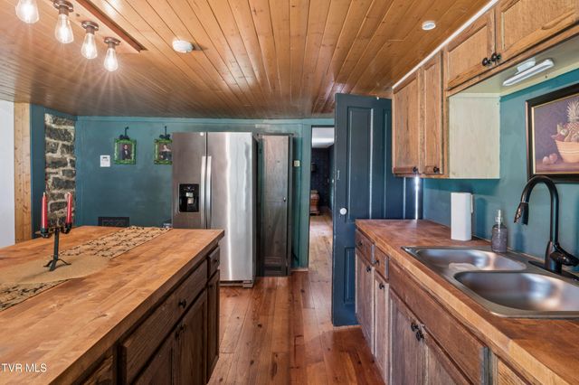 2833 East Oakland Avenue, Johnson City, TN 37601