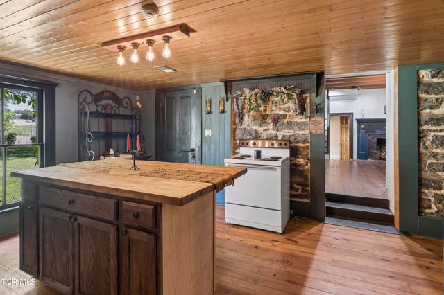 2833 East Oakland Avenue, Johnson City, TN 37601