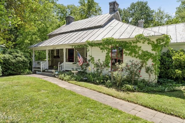 2833 East Oakland Avenue, Johnson City, TN 37601