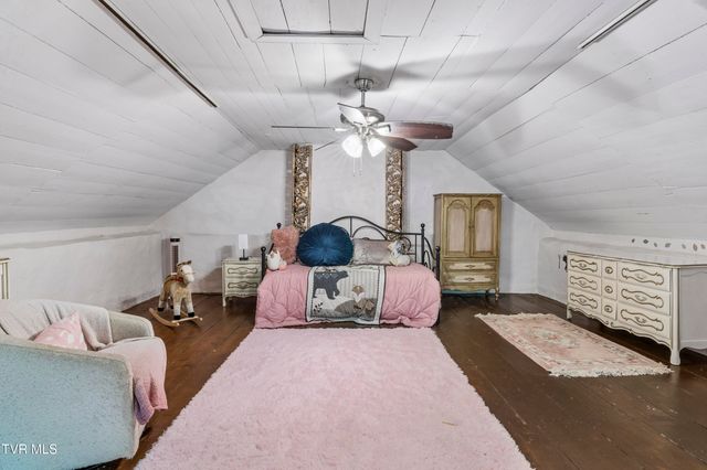 2833 East Oakland Avenue, Johnson City, TN 37601