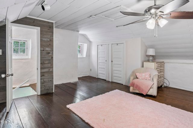 2833 East Oakland Avenue, Johnson City, TN 37601
