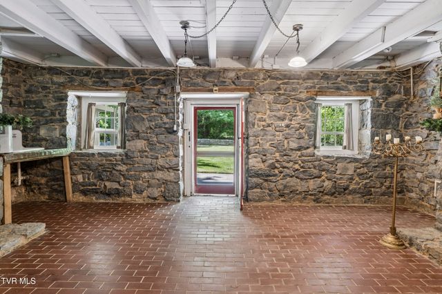 2833 East Oakland Avenue, Johnson City, TN 37601