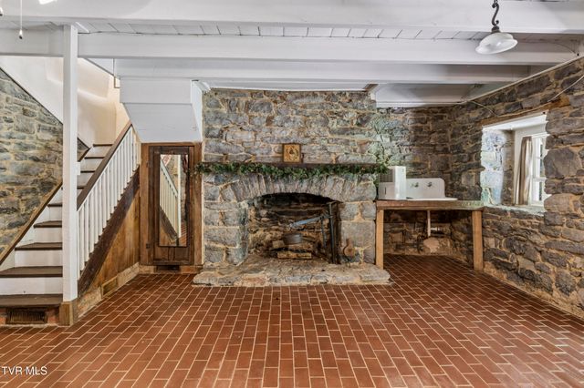2833 East Oakland Avenue, Johnson City, TN 37601