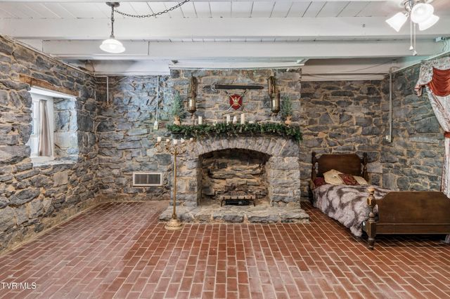 2833 East Oakland Avenue, Johnson City, TN 37601