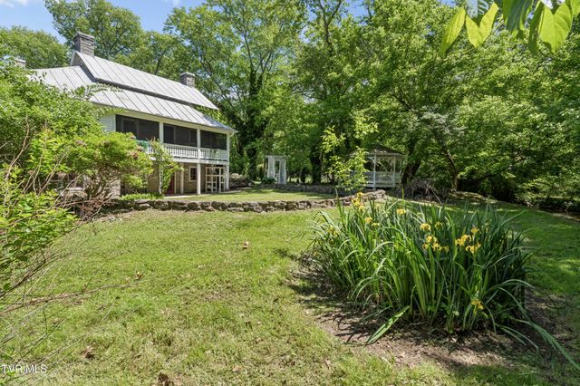 2833 East Oakland Avenue, Johnson City, TN 37601
