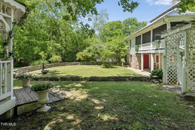 2833 East Oakland Avenue, Johnson City, TN 37601