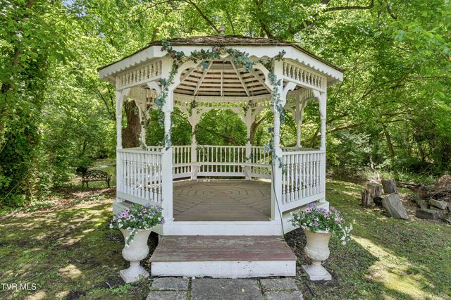 2833 East Oakland Avenue, Johnson City, TN 37601