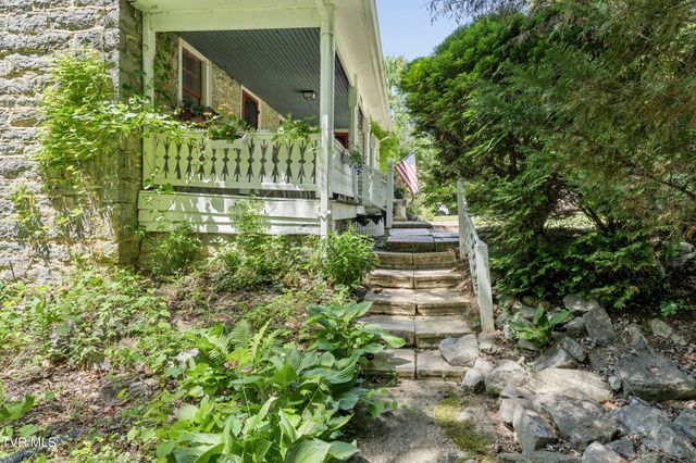 2833 East Oakland Avenue, Johnson City, TN 37601