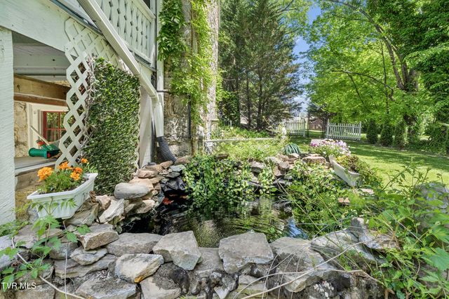 2833 East Oakland Avenue, Johnson City, TN 37601
