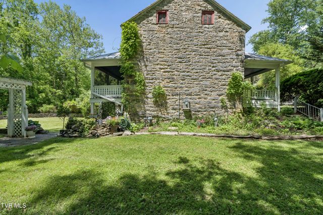 2833 East Oakland Avenue, Johnson City, TN 37601