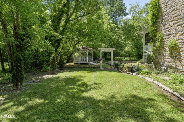 2833 East Oakland Avenue, Johnson City, TN 37601