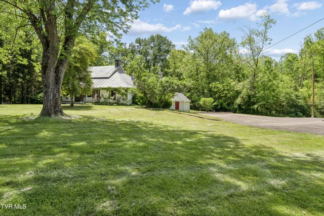 2833 East Oakland Avenue, Johnson City, TN 37601