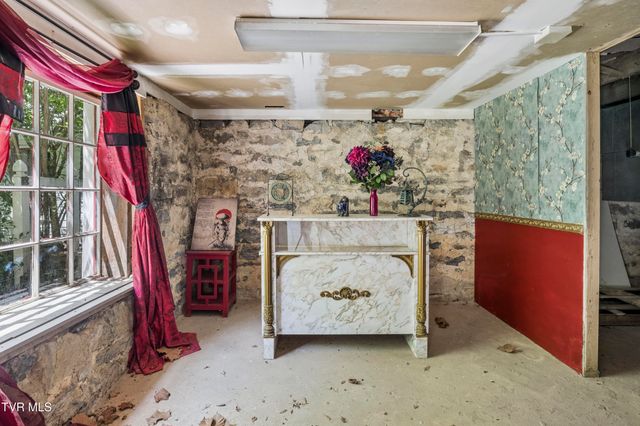 2833 East Oakland Avenue, Johnson City, TN 37601