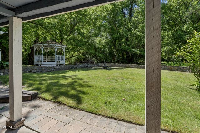 2833 East Oakland Avenue, Johnson City, TN 37601