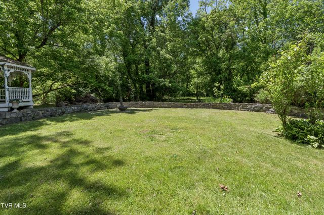 2833 East Oakland Avenue, Johnson City, TN 37601