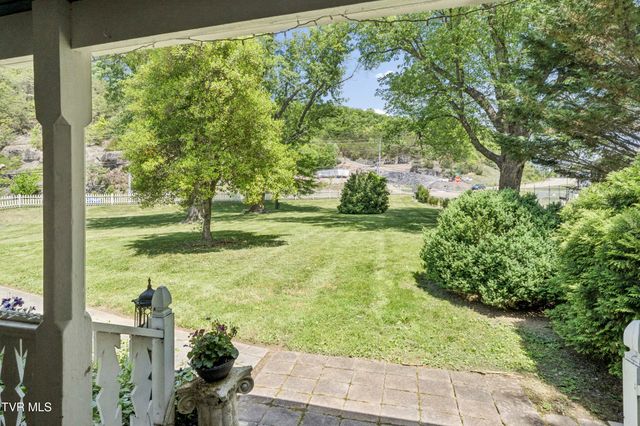 2833 East Oakland Avenue, Johnson City, TN 37601