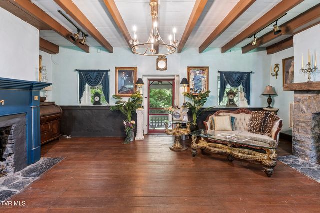 2833 East Oakland Avenue, Johnson City, TN 37601