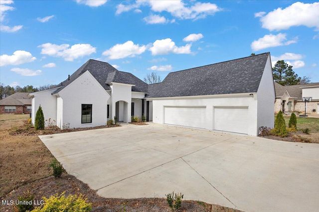 111 Grand Oak Boulevard, Clinton, MS 39056