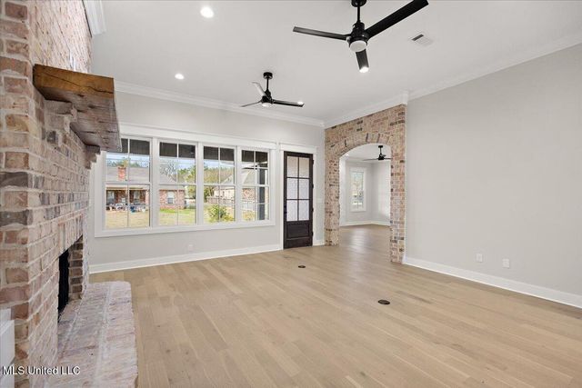 111 Grand Oak Boulevard, Clinton, MS 39056