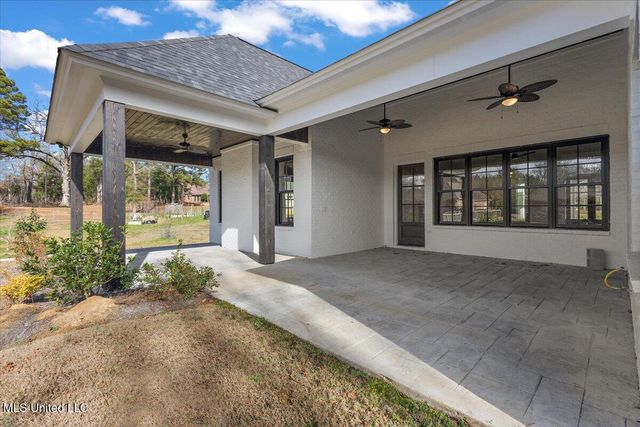 111 Grand Oak Boulevard, Clinton, MS 39056