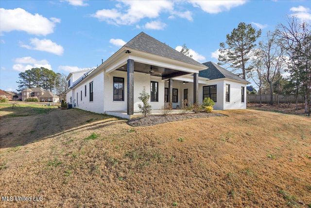 111 Grand Oak Boulevard, Clinton, MS 39056
