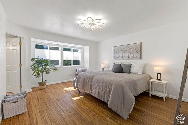 1622 E ROYAL OAK CIR, Sandy, UT 84092