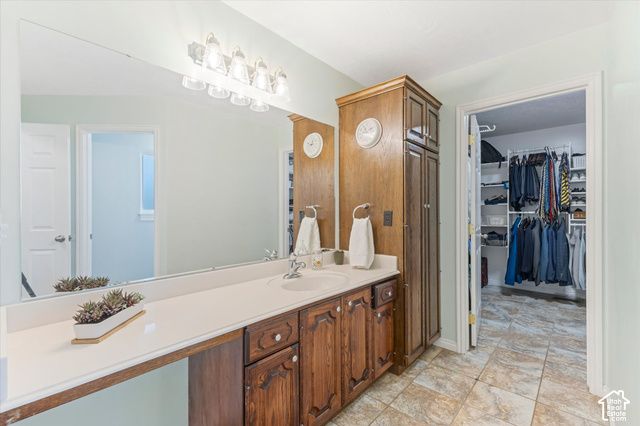 1622 E ROYAL OAK CIR, Sandy, UT 84092