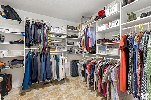 1622 E ROYAL OAK CIR, Sandy, UT 84092