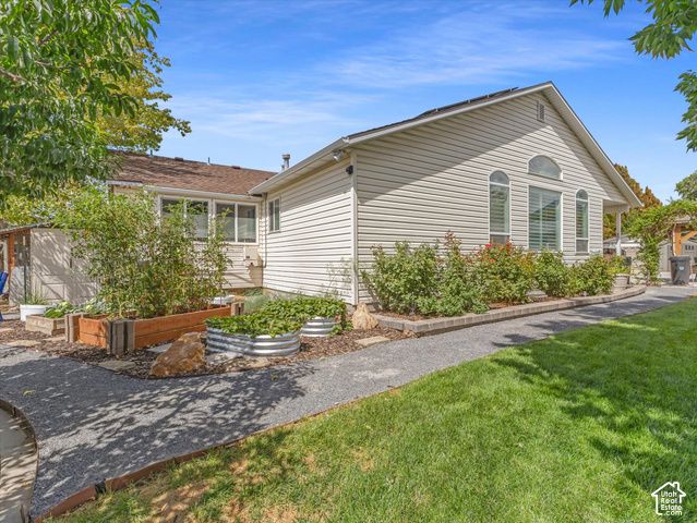 1622 E ROYAL OAK CIR, Sandy, UT 84092