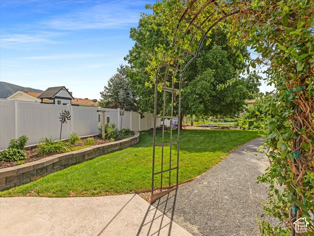1622 E ROYAL OAK CIR, Sandy, UT 84092