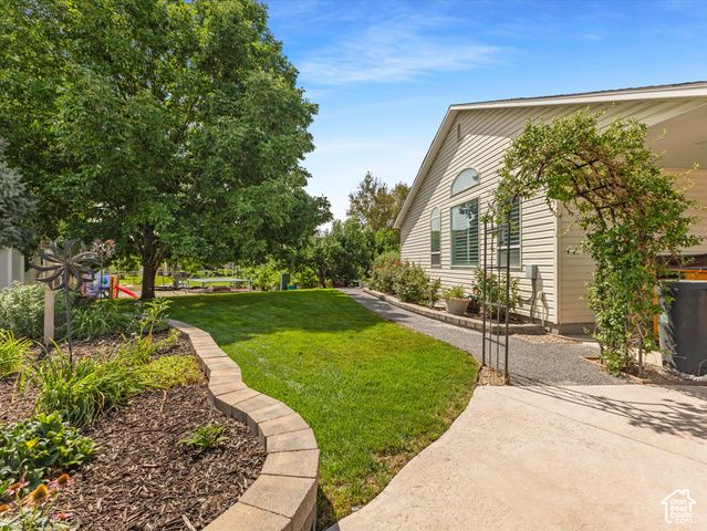 1622 E ROYAL OAK CIR, Sandy, UT 84092