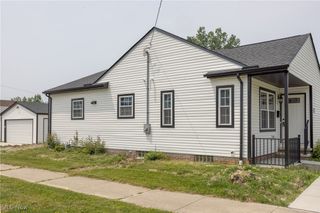 1836 E 294th Street, Wickliffe, OH 44092
