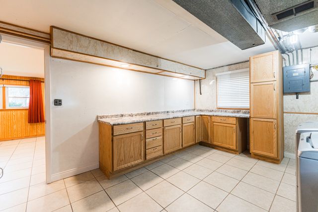 7 N Lincoln Avenue, Addison, IL 60101
