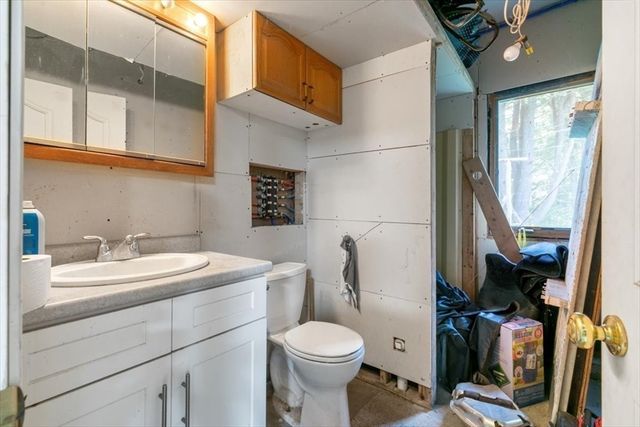 163 Loon Hill Rd, Dracut, MA 01826