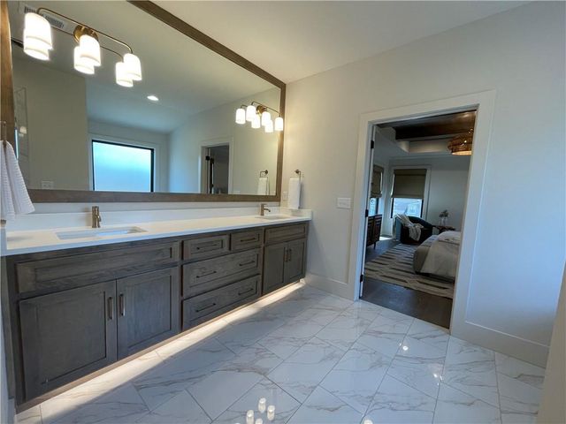 5125 W 73rd Street, Prairie Village, KS 66208