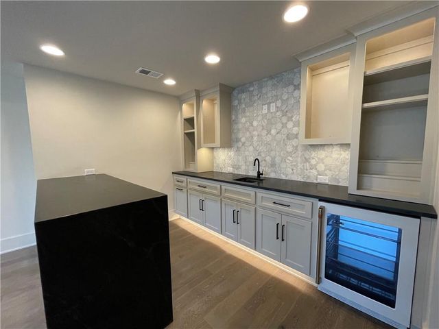 5125 W 73rd Street, Prairie Village, KS 66208