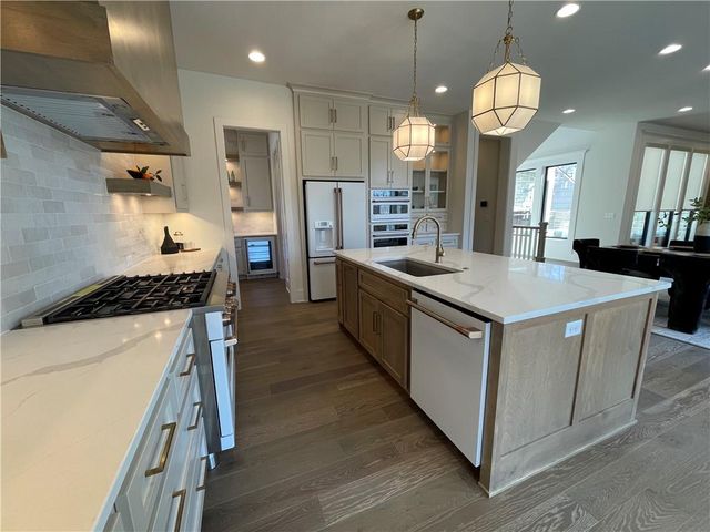 5125 W 73rd Street, Prairie Village, KS 66208