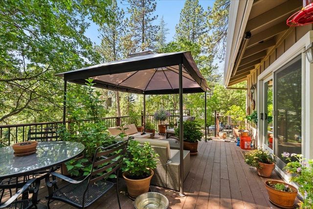 11931 Alta Sierra Dr, Grass Valley, CA 95949