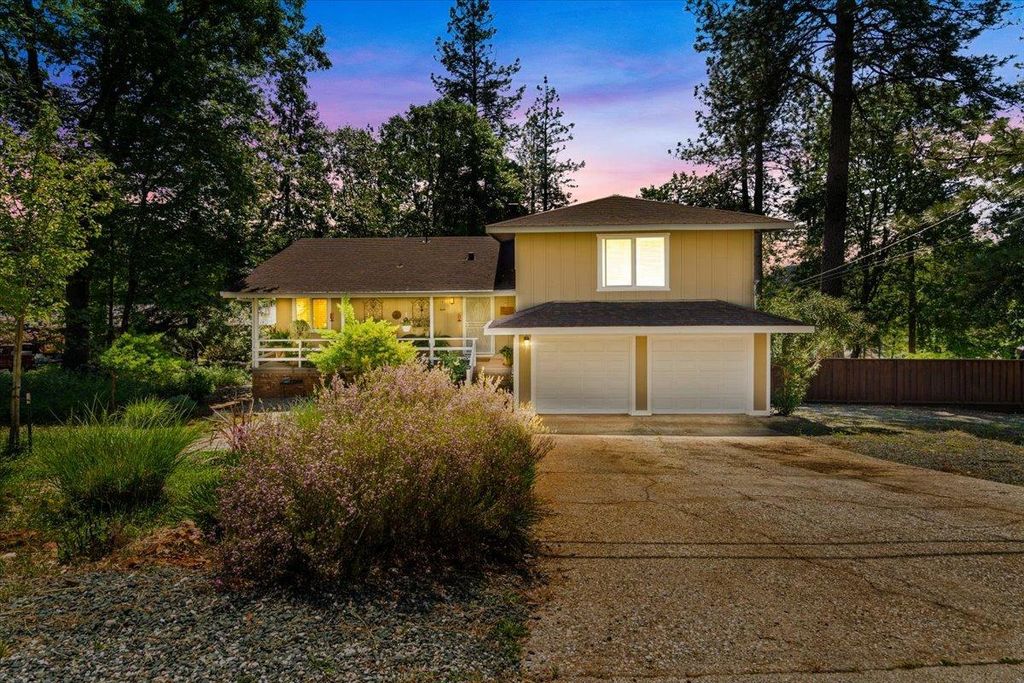 11931 Alta Sierra Dr, Grass Valley, CA 95949