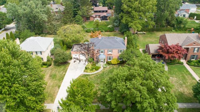 1024 Buckingham Road, Grosse Pointe Park, MI 48230