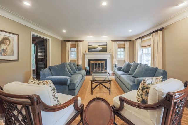 1024 Buckingham Road, Grosse Pointe Park, MI 48230