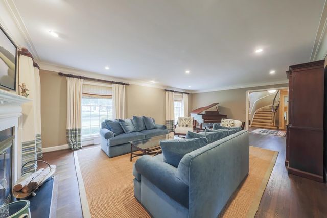 1024 Buckingham Road, Grosse Pointe Park, MI 48230