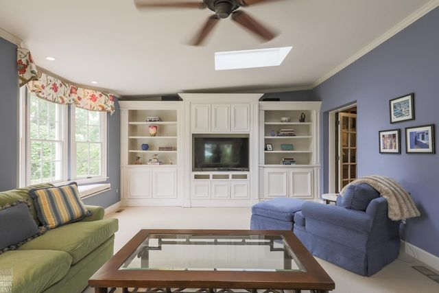 1024 Buckingham Road, Grosse Pointe Park, MI 48230