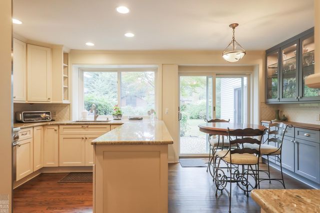 1024 Buckingham Road, Grosse Pointe Park, MI 48230