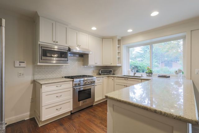 1024 Buckingham Road, Grosse Pointe Park, MI 48230