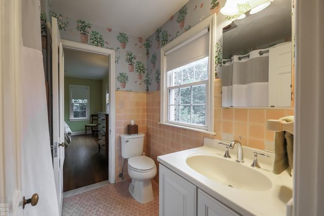 1024 Buckingham Road, Grosse Pointe Park, MI 48230