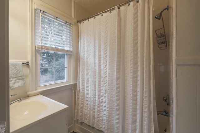 1024 Buckingham Road, Grosse Pointe Park, MI 48230