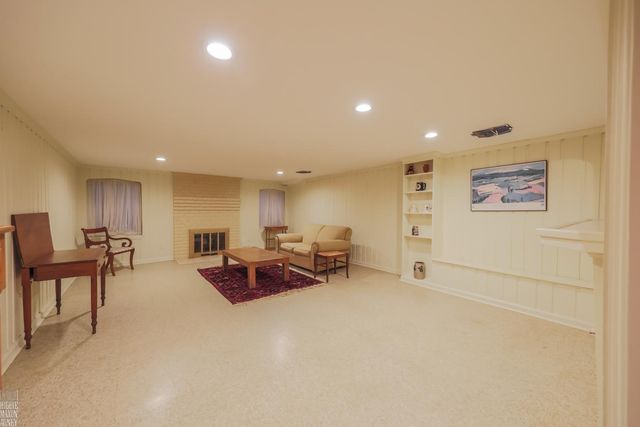 1024 Buckingham Road, Grosse Pointe Park, MI 48230