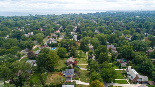 1024 Buckingham Road, Grosse Pointe Park, MI 48230